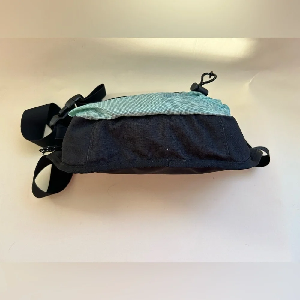 The North Face Men's Black & green  Belt Bag with Front Logo unisex